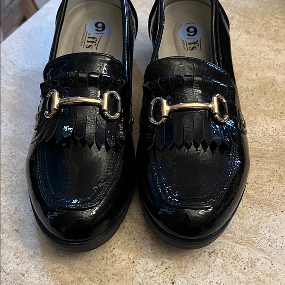Cliffs by WHITE MOUNTAIN Shoes - NWOT - Cliffs Patent Leather Loafers with Gold Buckle